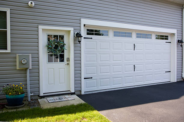 24/7 Emergency Garage Door Panel Replacement experts in Saunders Lake, OR